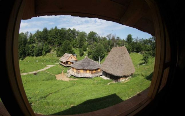 Raven’s Nest – un sat de vacanţă unic în România