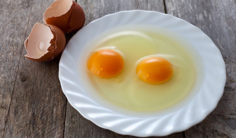 Vine Paștele! Atenție la ouă! Care este diferența dintre ouăle maronii și cele albe?